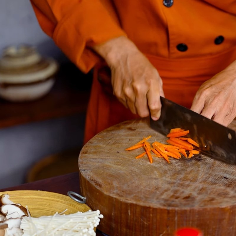 Bước 1 Sơ chế cá bống mú và nguyên liệu Cá bống mú hấp nấm đông cô