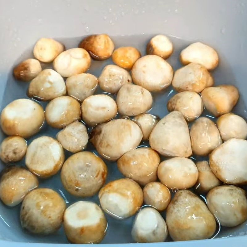 Bước 1 Sơ chế cá cam và nấm rơm Cá cam hấp