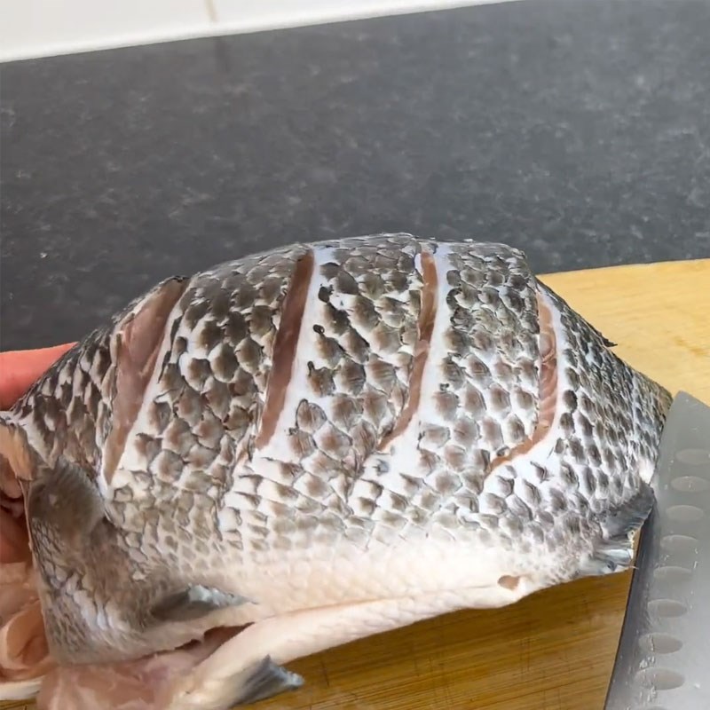 Bước 1 Sơ chế cá rô phi sạch sẽ Cá rô phi nướng nồi chiên không dầu