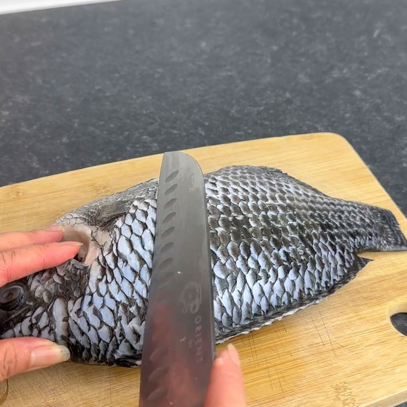 Bước 1 Sơ chế cá rô phi sạch sẽ Cá rô phi nướng nồi chiên không dầu