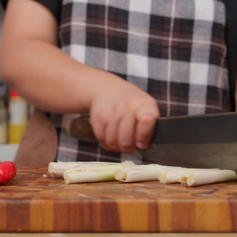 Bước 1 Sơ chế cá và các nguyên liệu hấp kèm Cá hấp đinh lăng