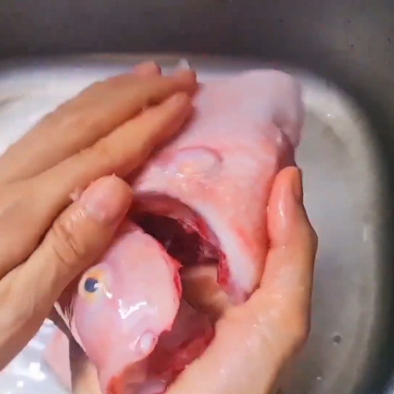 Bước 1 Sơ chế cá Cá nấu dọc mùng miền Bắc