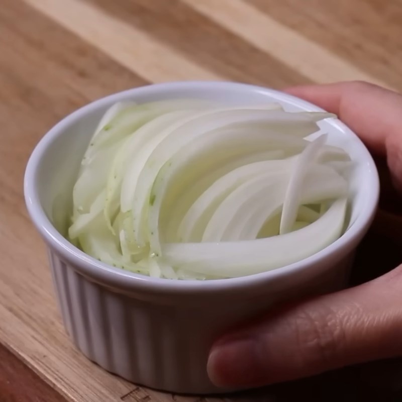 Bước 2 Sơ chế các nguyên liệu khác Hủ tiếu xào bò