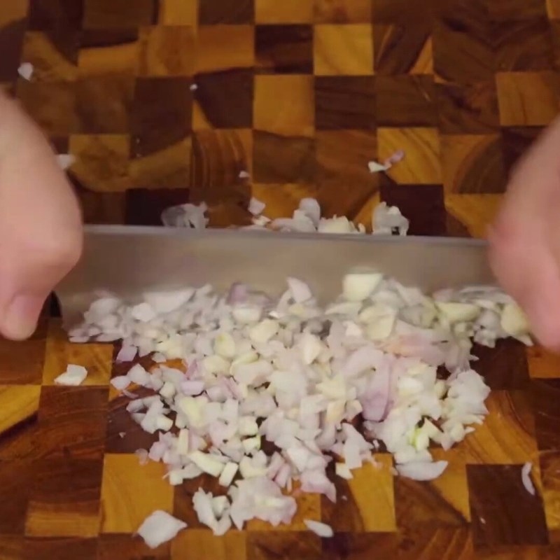 Bước 2 Sơ chế các nguyên liệu phụ Gà xào sả ớt miền Bắc