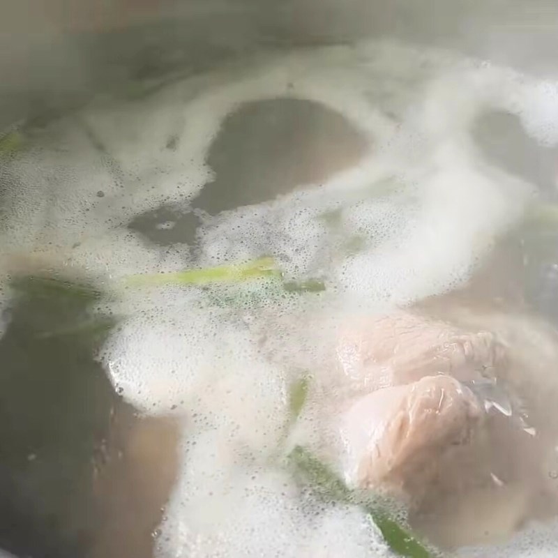 Bước 1 Sơ chế chân giò heo Chân giò hầm hạt sen