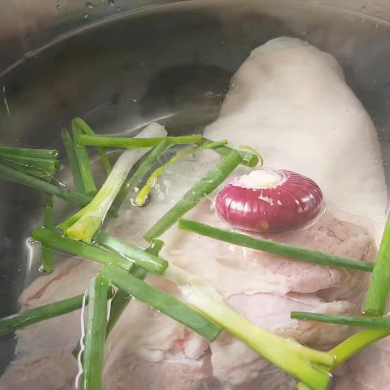 Bước 1 Sơ chế chân giò heo Chân giò hầm hạt sen