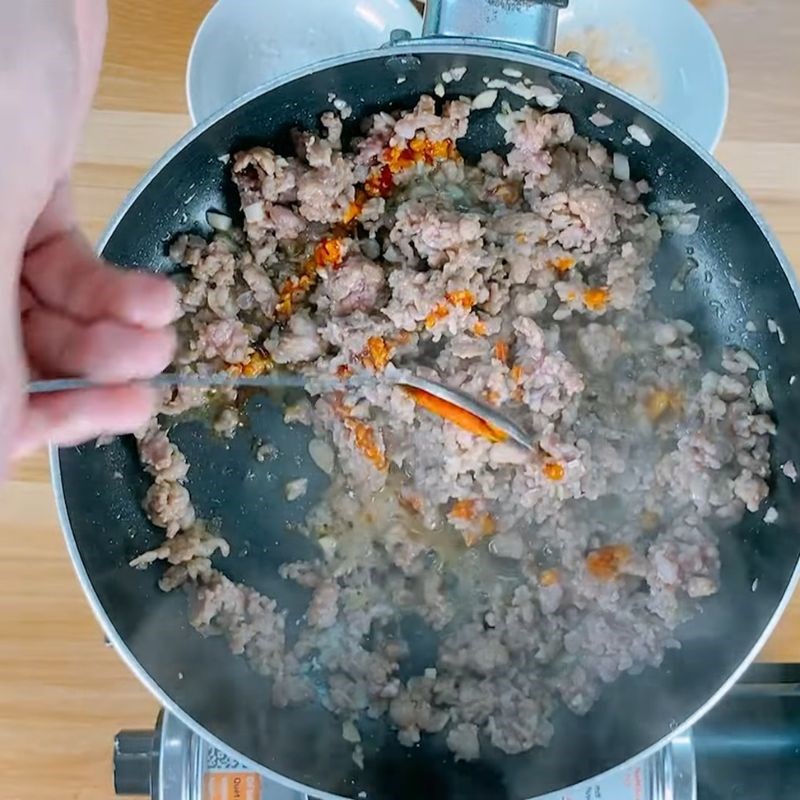 Bước 2 Sơ chế chân giò heo và thịt băm Cháo ấu tẩu