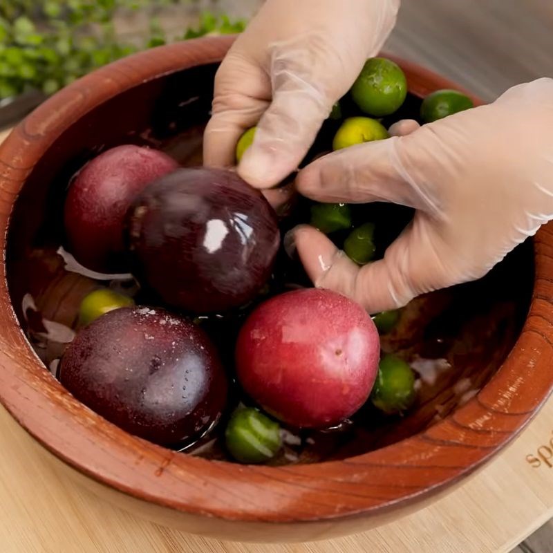 Bước 2 Sơ chế chanh dây và kim quất tươi Trà chanh kim quất