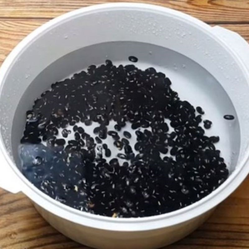 Bước 1 Sơ chế đậu đen và gừng tươi Nước đậu đen với gừng