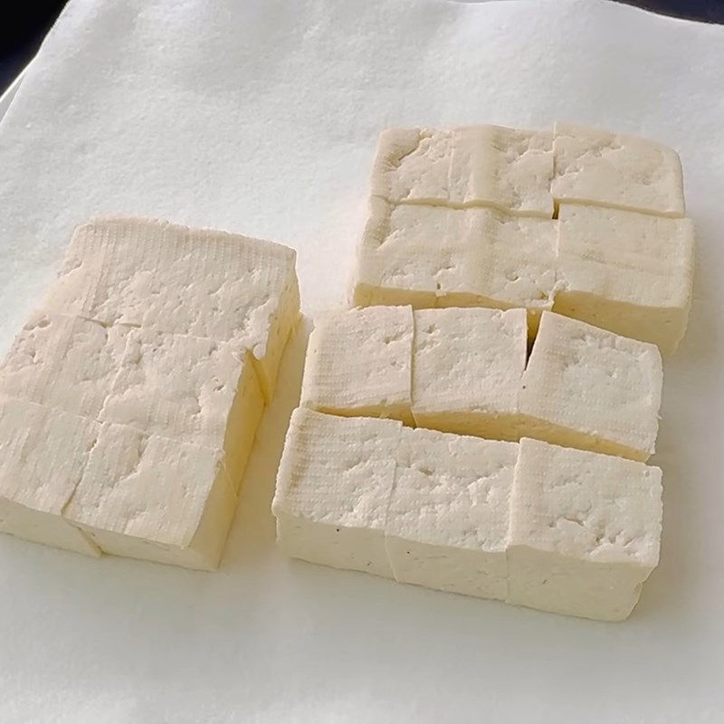 Bước 1 Sơ chế đậu hũ Tàu hũ chiên giòn