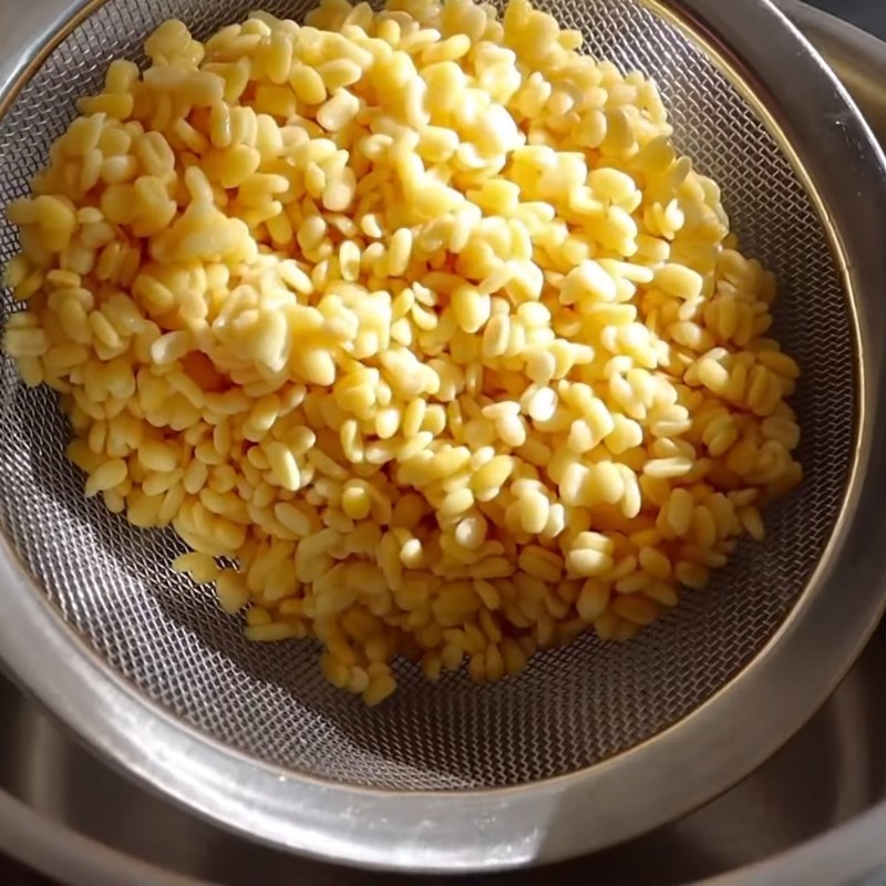 Bước 1 Sơ chế đậu xanh Chè xanh đánh