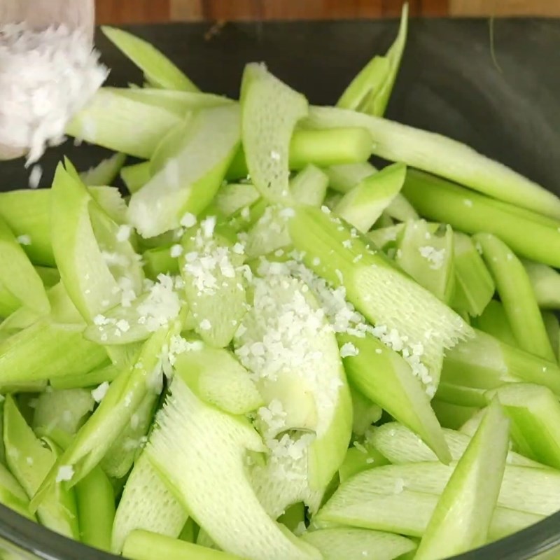 Bước 2 Sơ chế dọc mùng và rau củ Bún cá dọc mùng