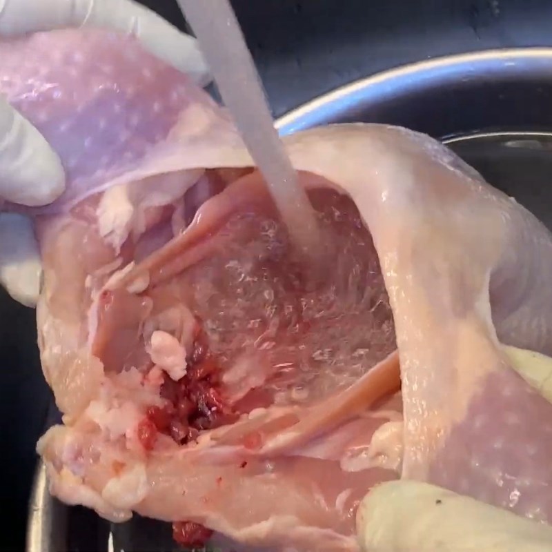 Bước 1 Sơ chế gà Gà hầm sâm Hàn Quốc