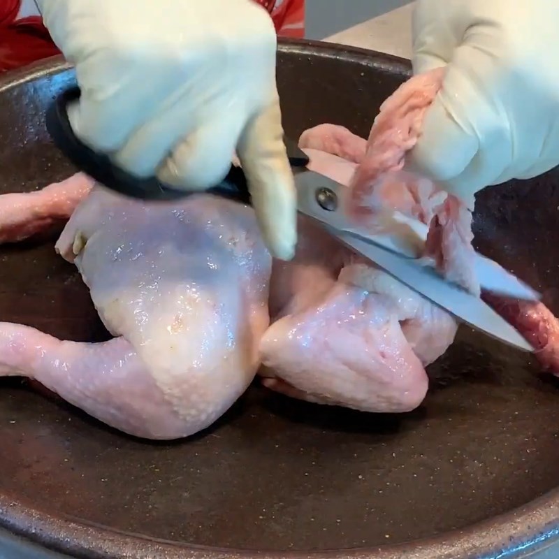 Bước 1 Sơ chế gà Gà hầm sâm Hàn Quốc