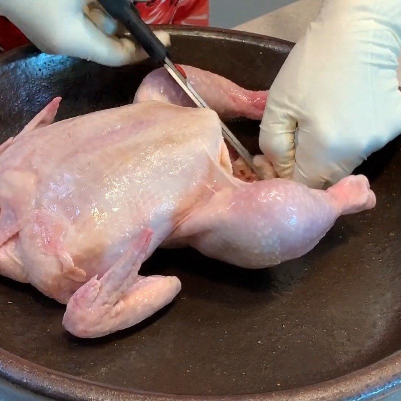 Bước 1 Sơ chế gà Gà hầm sâm Hàn Quốc