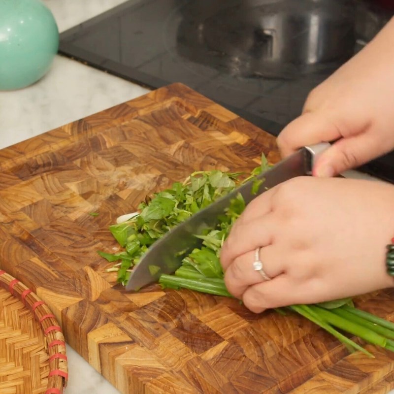 Bước 2 Sơ chế khế và các nguyên liệu khác Thịt bò xào khế