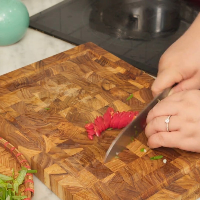 Bước 2 Sơ chế khế và các nguyên liệu khác Thịt bò xào khế