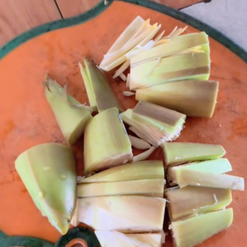 Bước 1 Sơ chế lá bứa và các nguyên liệu khác Lá bứa nấu canh chua