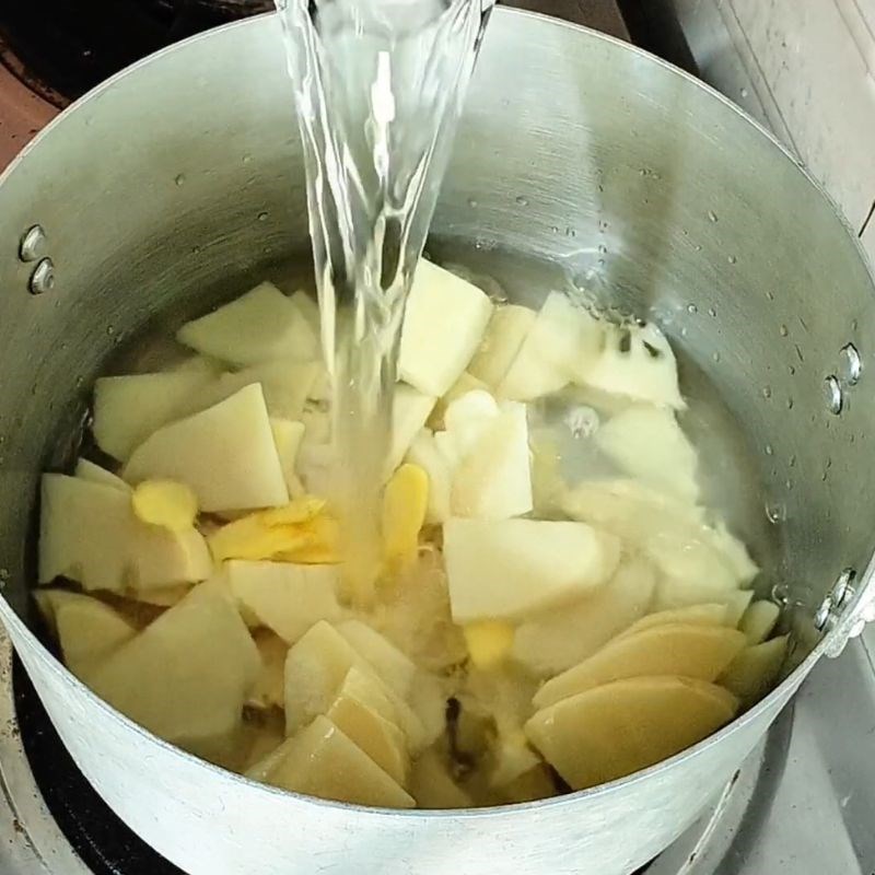 Bước 2 Sơ chế măng tươi Vịt nấu măng miền bắc