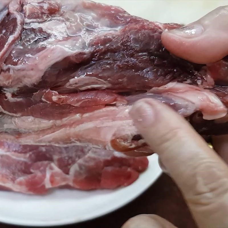 Bước 1 Sơ chế nạm bò Nạm bò luộc