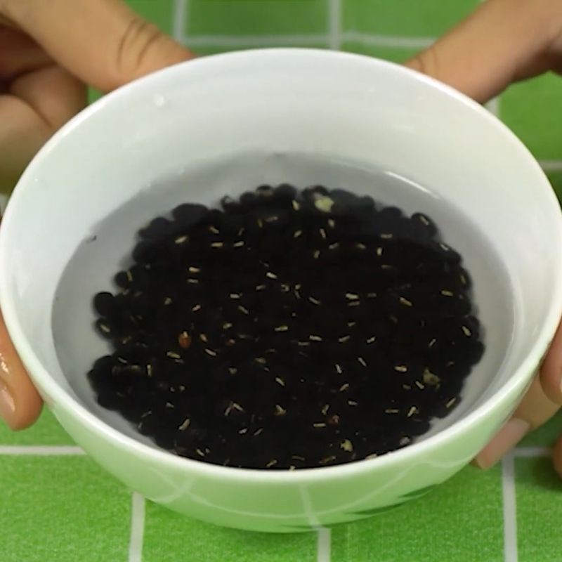 Bước 1 Sơ chế nguyên liệu Gà ác hầm đậu đen