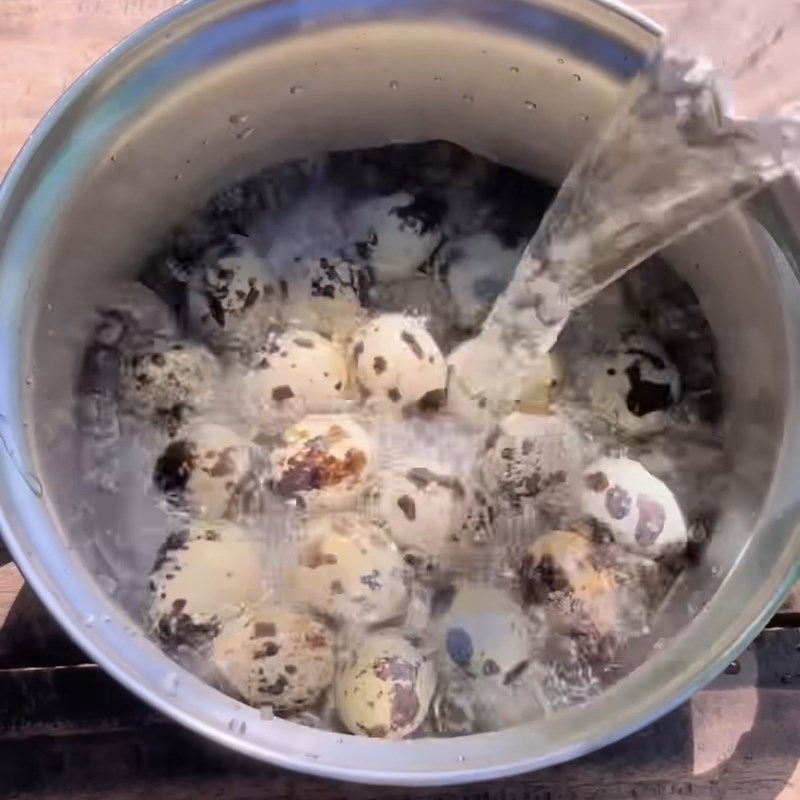 Bước 1 Sơ chế nguyên liệu Bánh tráng cuốn trứng lòng đào