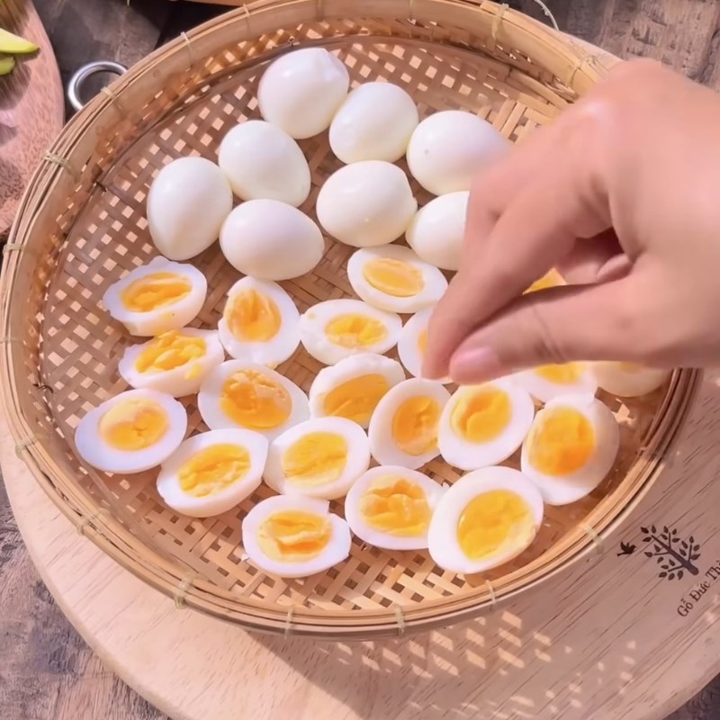 Bước 1 Sơ chế nguyên liệu Bánh tráng cuốn trứng lòng đào