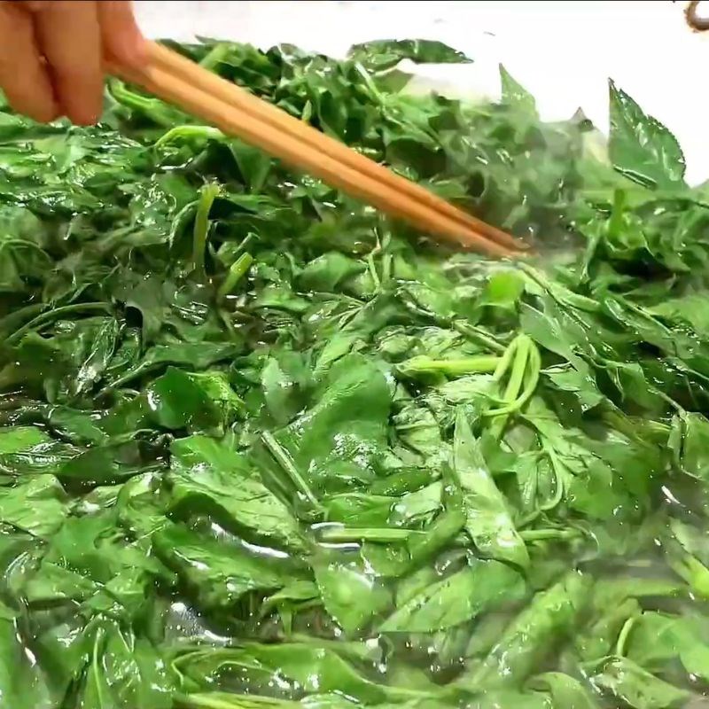 Bước 1 Sơ chế nguyên liệu Rau xuyến chi xào tỏi