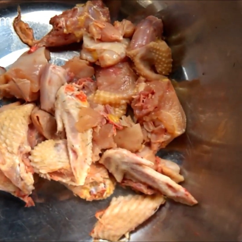 Bước 1 Sơ chế nguyên liệu Gà xào lá giang