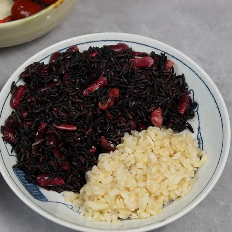 Bước 1 Sơ chế nguyên liệu Cháo gạo lứt giảm cân