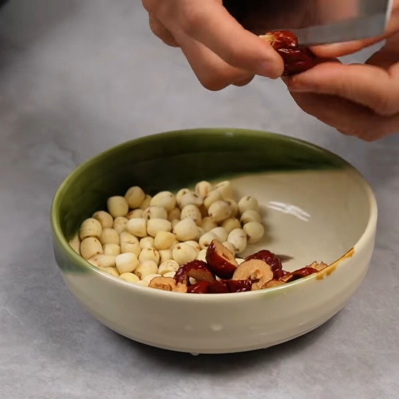 Bước 1 Sơ chế nguyên liệu Cháo gạo lứt giảm cân