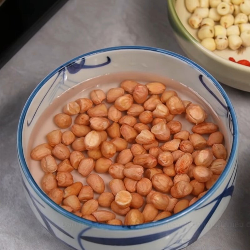 Bước 1 Sơ chế nguyên liệu Cháo gạo lứt giảm cân