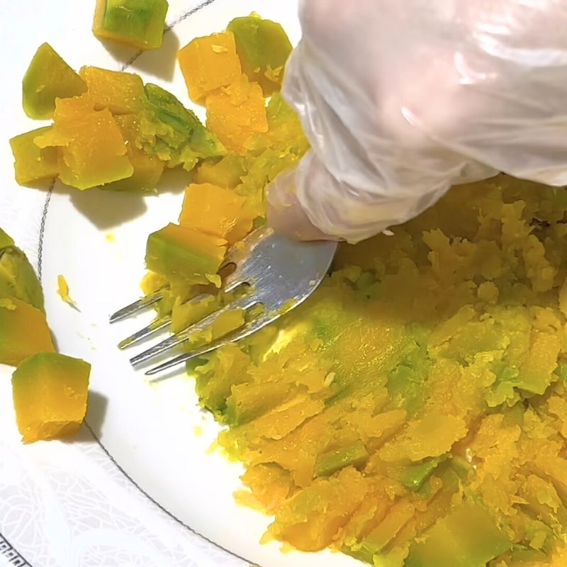 Bước 1 Sơ chế nguyên liệu Chè khoai dẻo thập cẩm