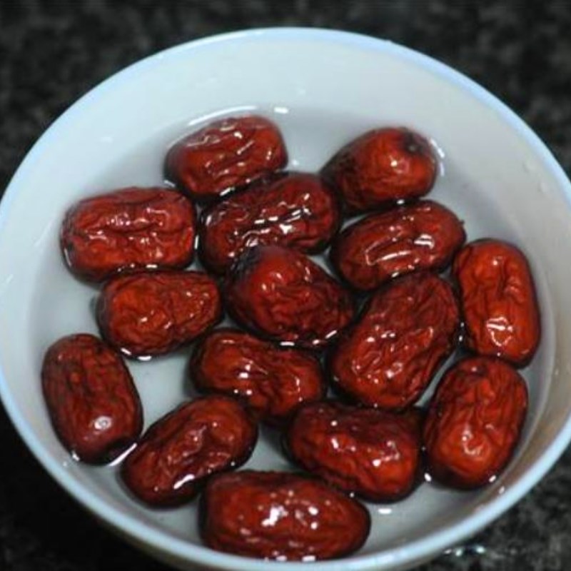 Bước 1 Sơ chế nguyên liệu Chè hạt sen táo đỏ kỷ tử