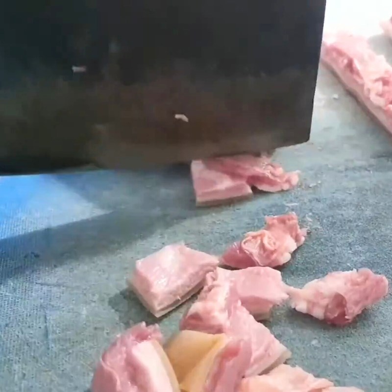 Bước 1 Sơ chế nguyên liệu Dê cháy tỏi