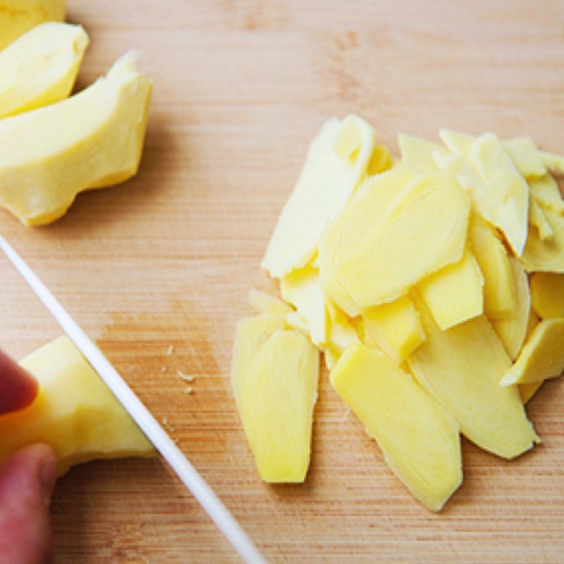 Bước 1 Sơ chế nguyên liệu tươi ngon Cá trắm hấp sả gừng