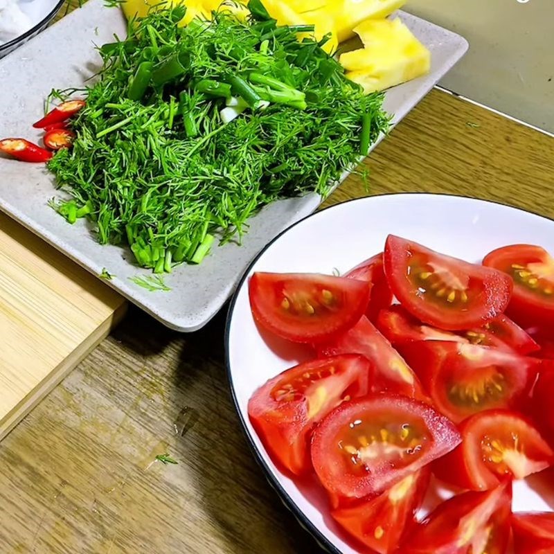 Bước 1 Sơ chế nguyên liệu tươi ngon Nấu canh hàu cà chua