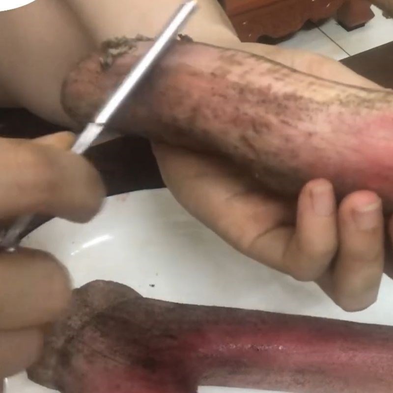 Bước 1 Sơ chế nhung hươu tươi và các nguyên liệu khác Nhung hươu ngâm rượu