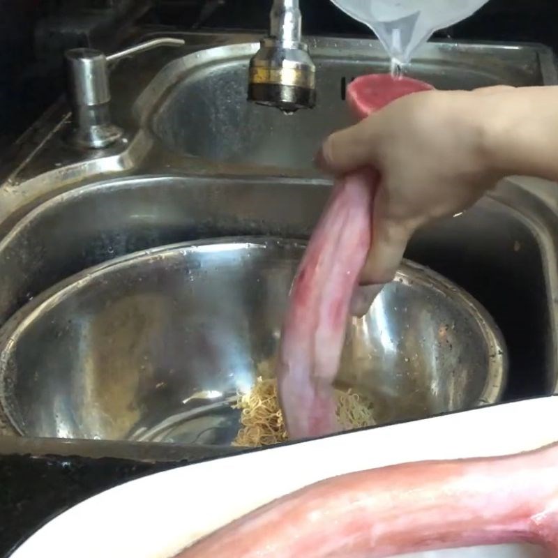 Bước 1 Sơ chế nhung hươu tươi và các nguyên liệu khác Nhung hươu ngâm rượu