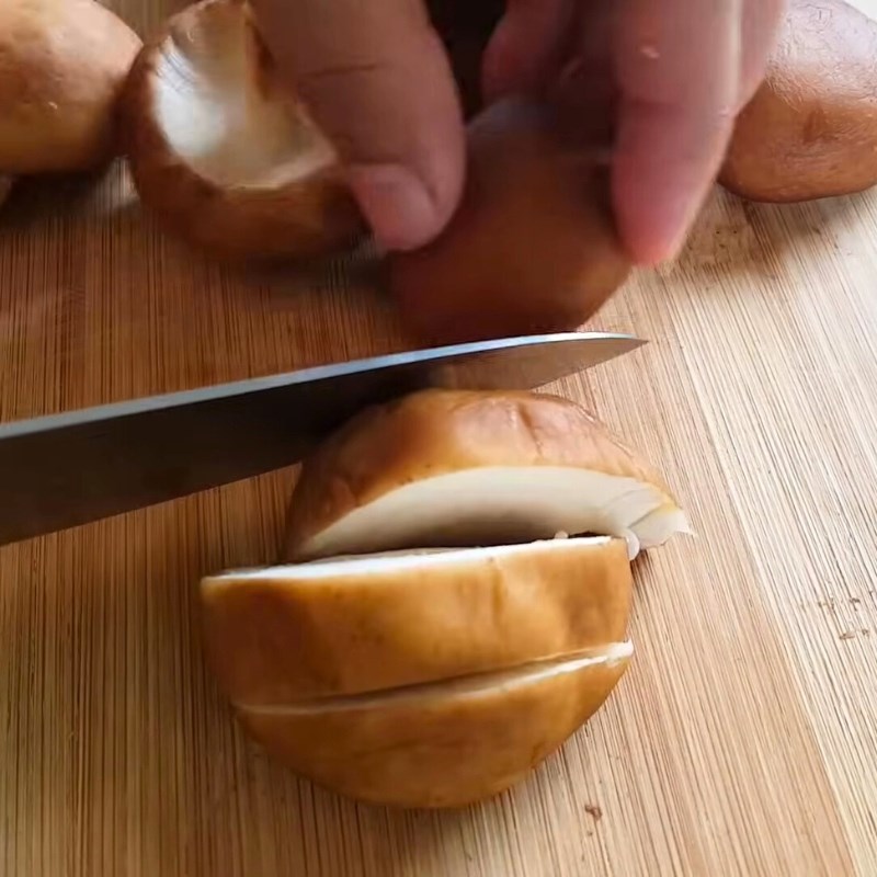 Bước 2 Sơ chế rau củ và hạt sen tươi Chân giò hầm hạt sen