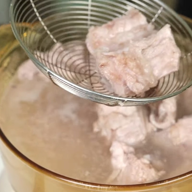 Bước 1 Sơ chế sườn non và nguyên liệu Sườn muối sả chiên