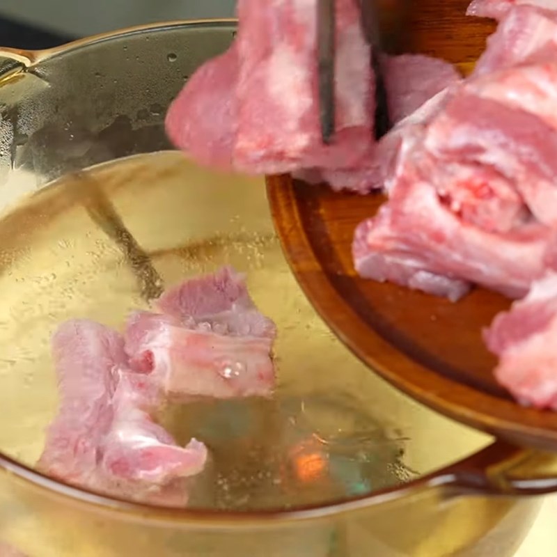 Bước 1 Sơ chế sườn non và nguyên liệu Sườn muối sả chiên