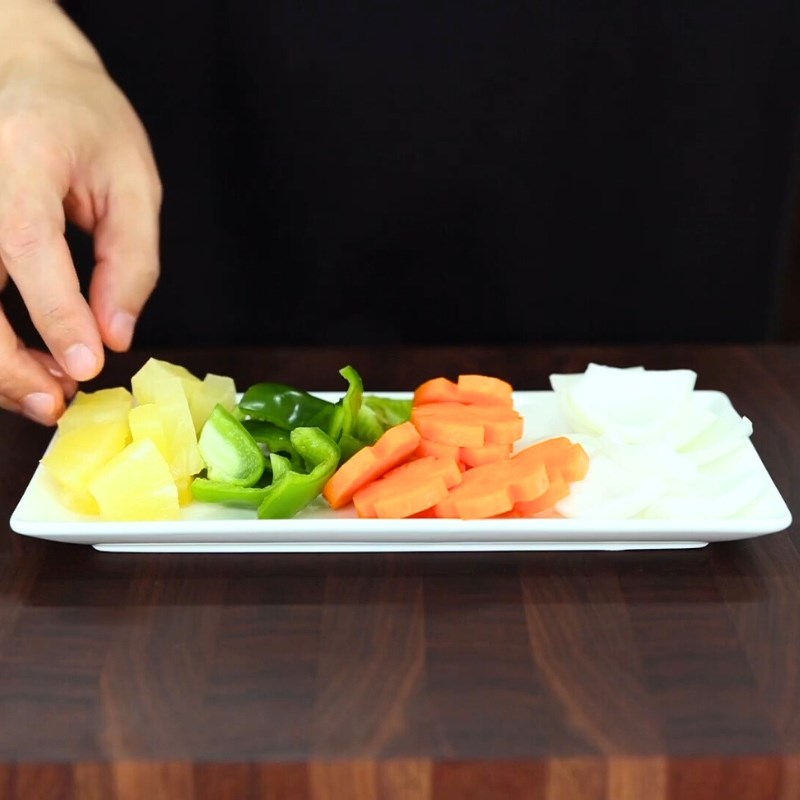 Bước 2 Sơ chế thịt heo và rau củ Thịt heo chiên giòn sốt chua ngọt Hàn Quốc