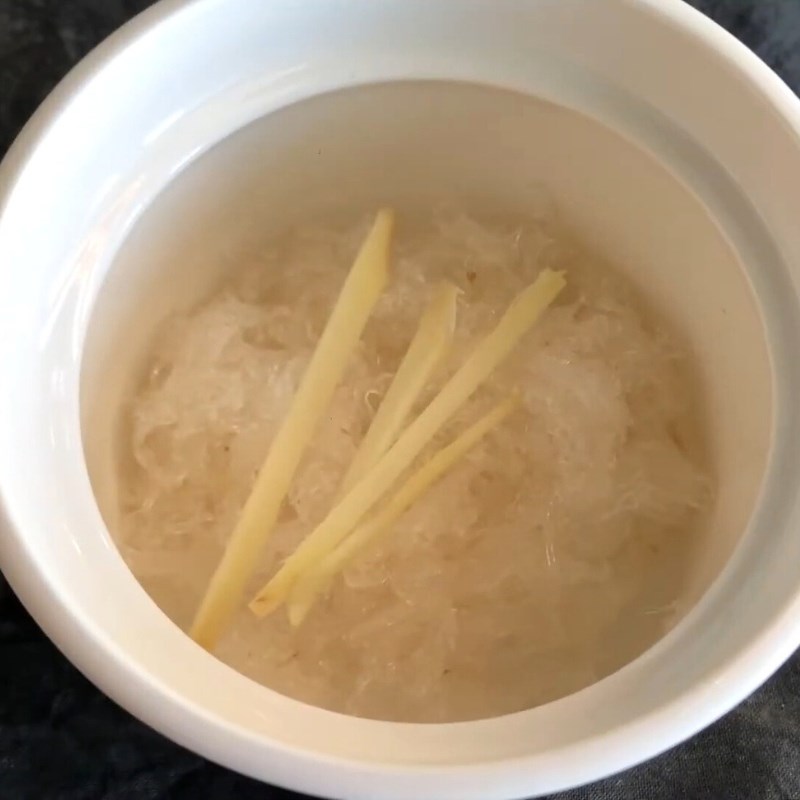 Bước 1 Sơ chế tổ yến Yến chưng saffron