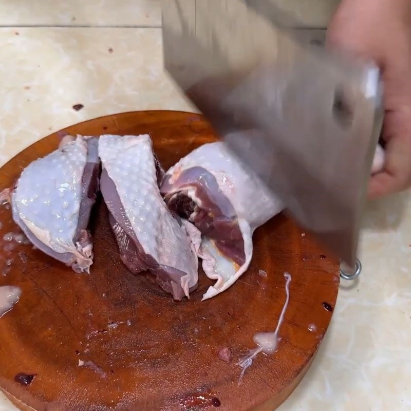 Bước 1 Sơ chế và chặt gà nòi Gà nòi hầm sả