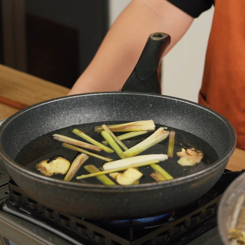 Bước 1 Sơ chế và hấp tôm tít Tôm tít rang me