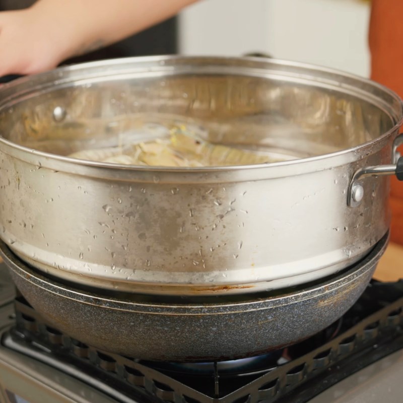 Bước 1 Sơ chế và hấp tôm tít Tôm tít rang me