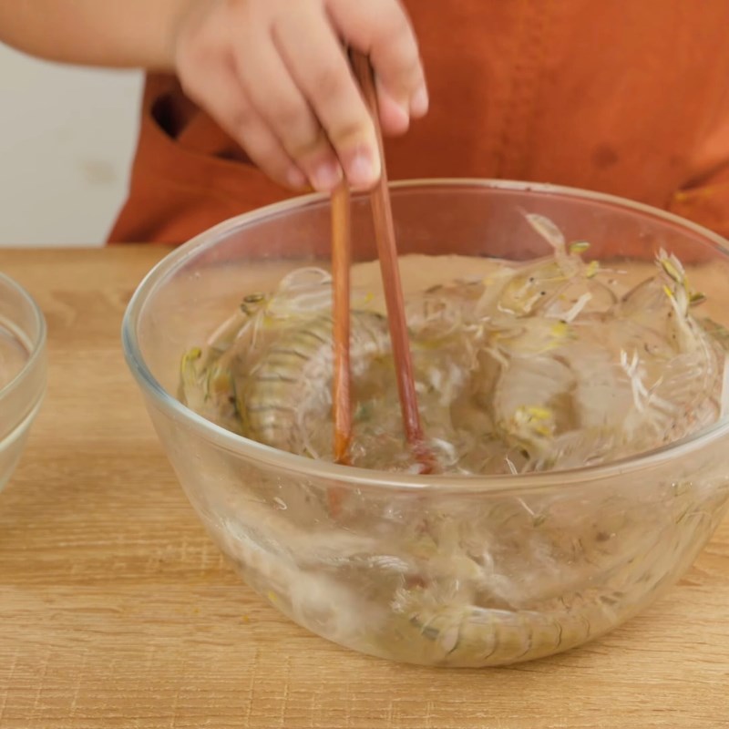 Bước 1 Sơ chế và hấp tôm tít Tôm tít rang me