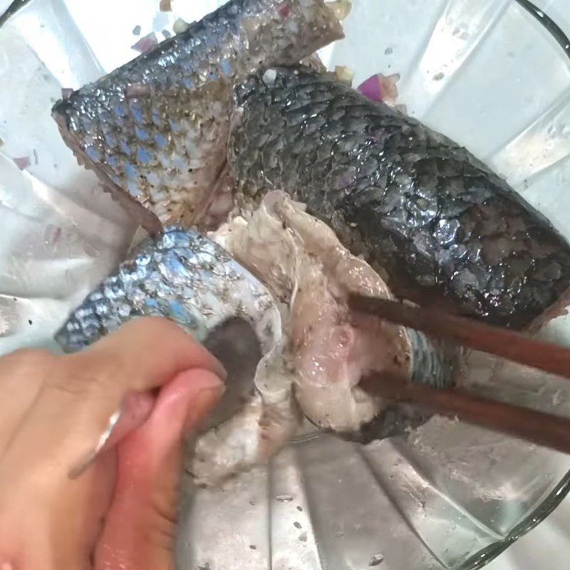 Bước 1 Sơ chế và ướp cá đối Cá đối nấu canh chua