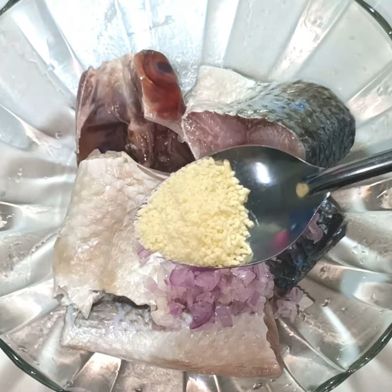 Bước 1 Sơ chế và ướp cá đối Cá đối nấu canh chua